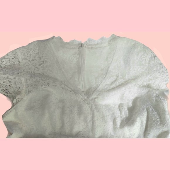 White V-Neck Lace Formal Dress - Picture 4 of 4